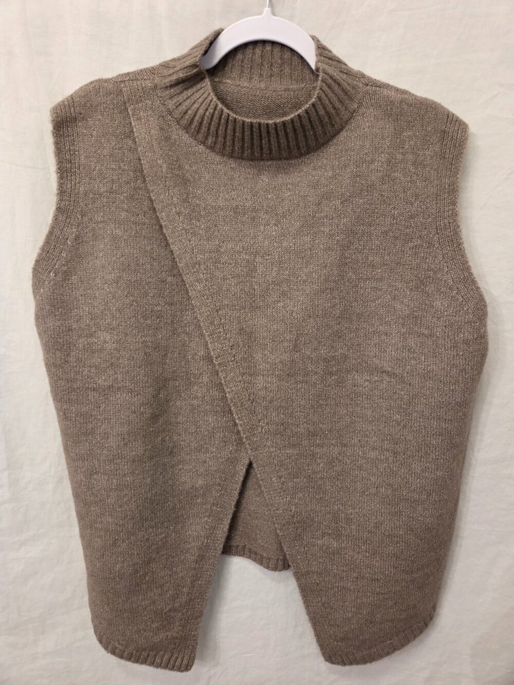 Soft Sleeve-less Sweater